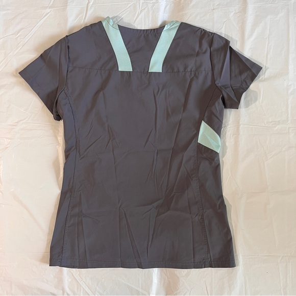 Woman’s Scrub Top S - Picture 2 of 3